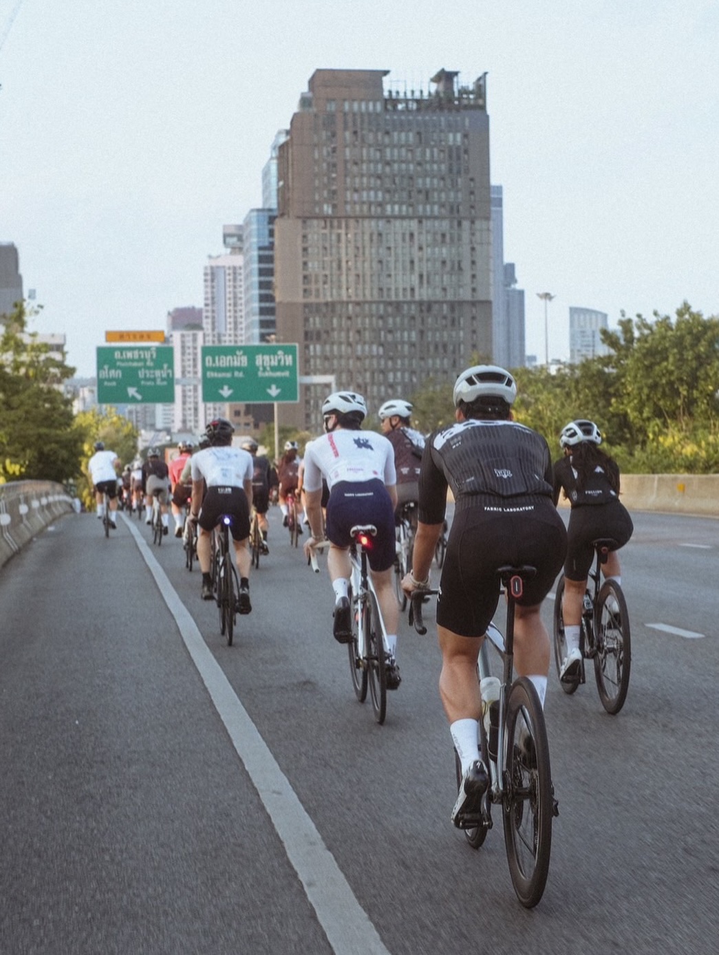 มีน - พีรวิชญ์ อรรถชิตสถาพร