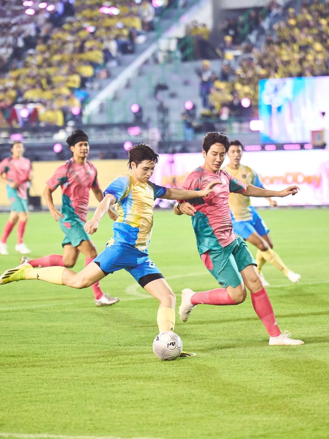 มีน - พีรวิชญ์ อรรถชิตสถาพร