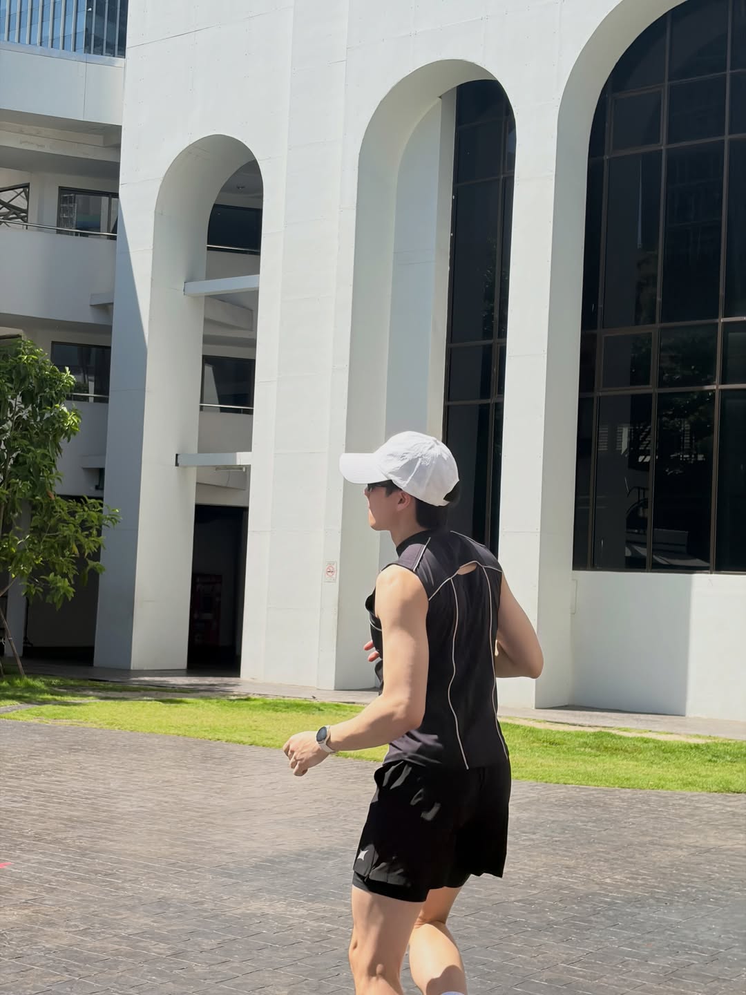 มีน - พีรวิชญ์ อรรถชิตสถาพร