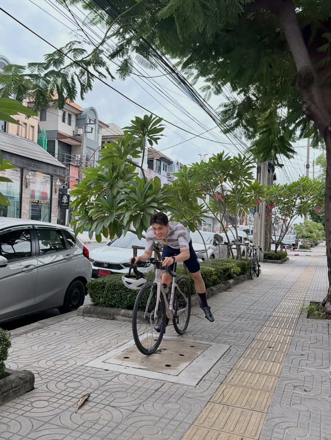 มีน - พีรวิชญ์ อรรถชิตสถาพร