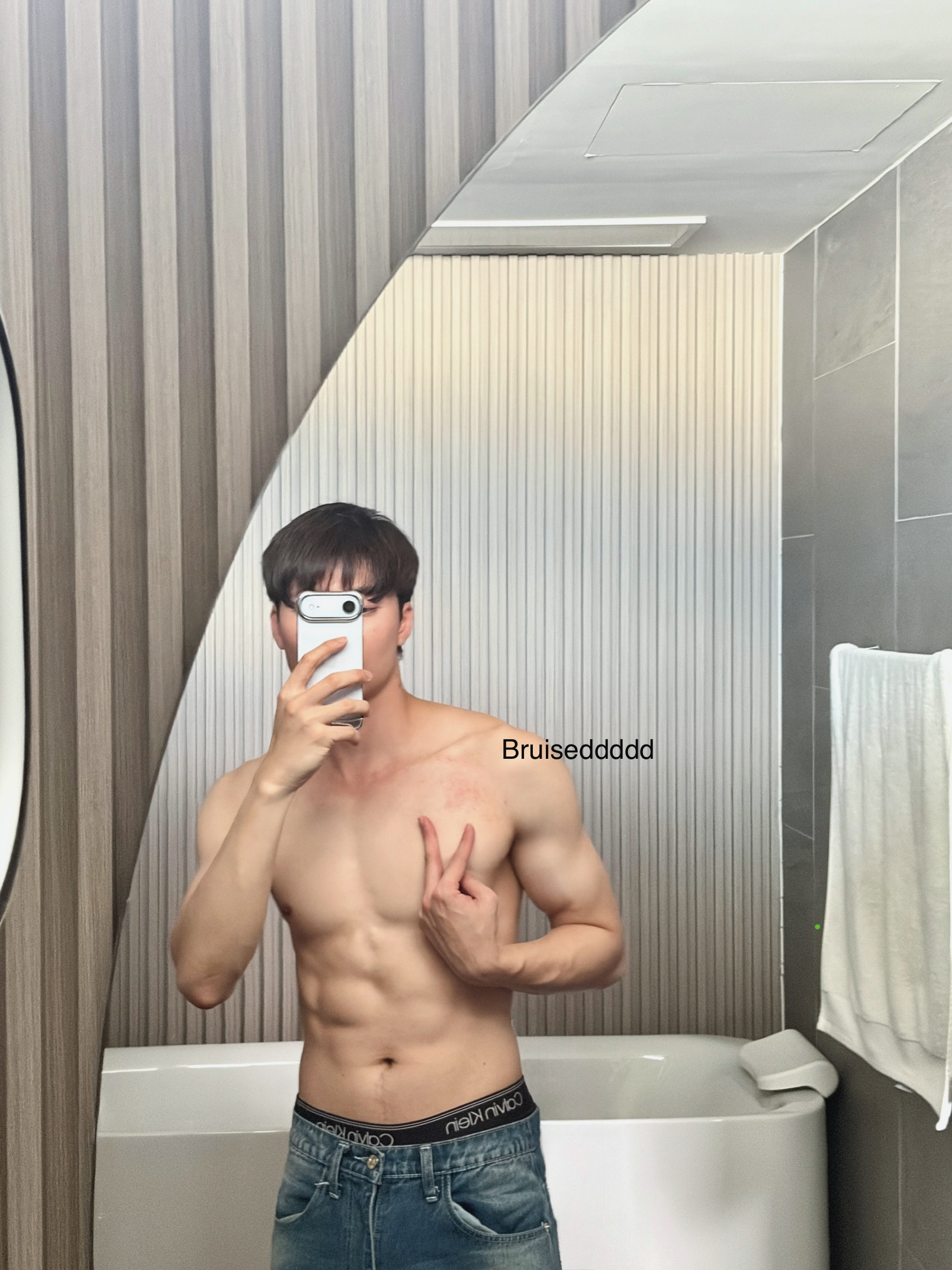 มีน - พีรวิชญ์ อรรถชิตสถาพร