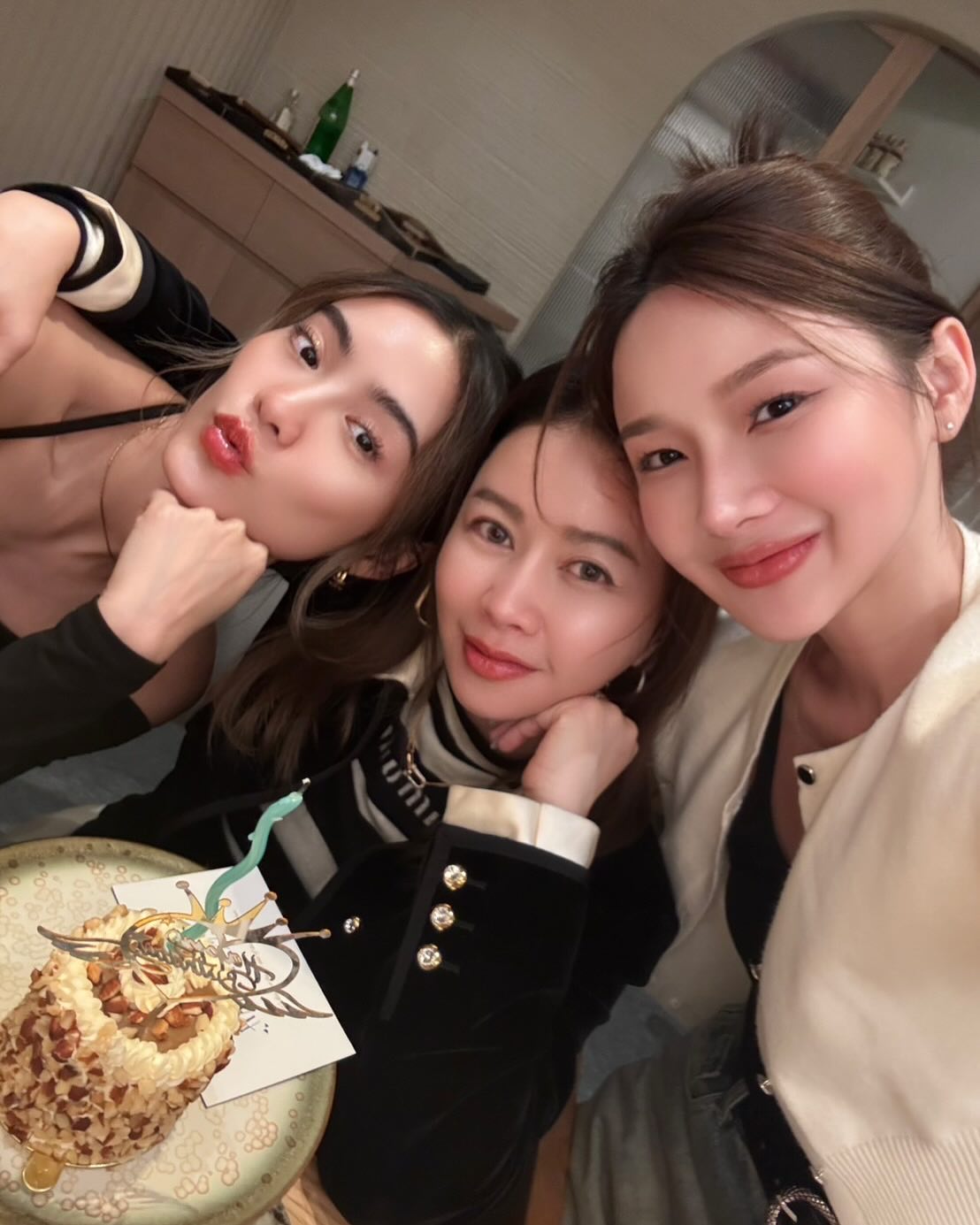 โยเกิร์ต - ณัฐฐชาช์ บุญประชม