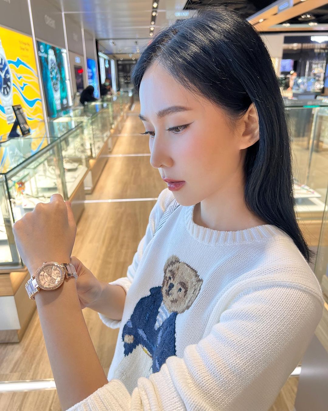 เนสท์ - นิศาชล สิ่วไธสง