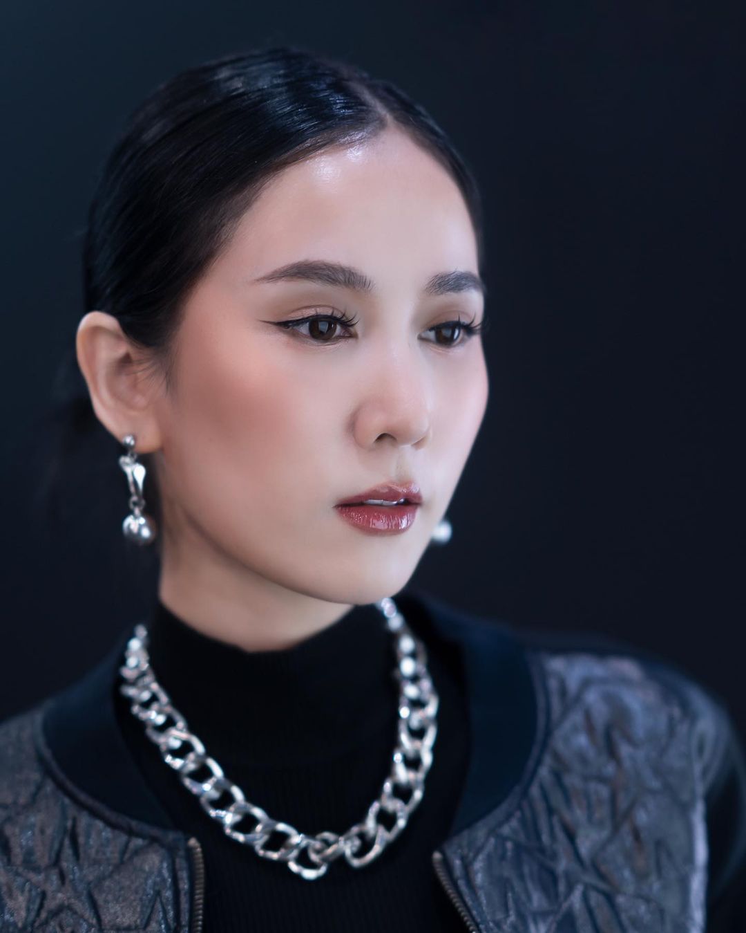เนสท์ - นิศาชล สิ่วไธสง