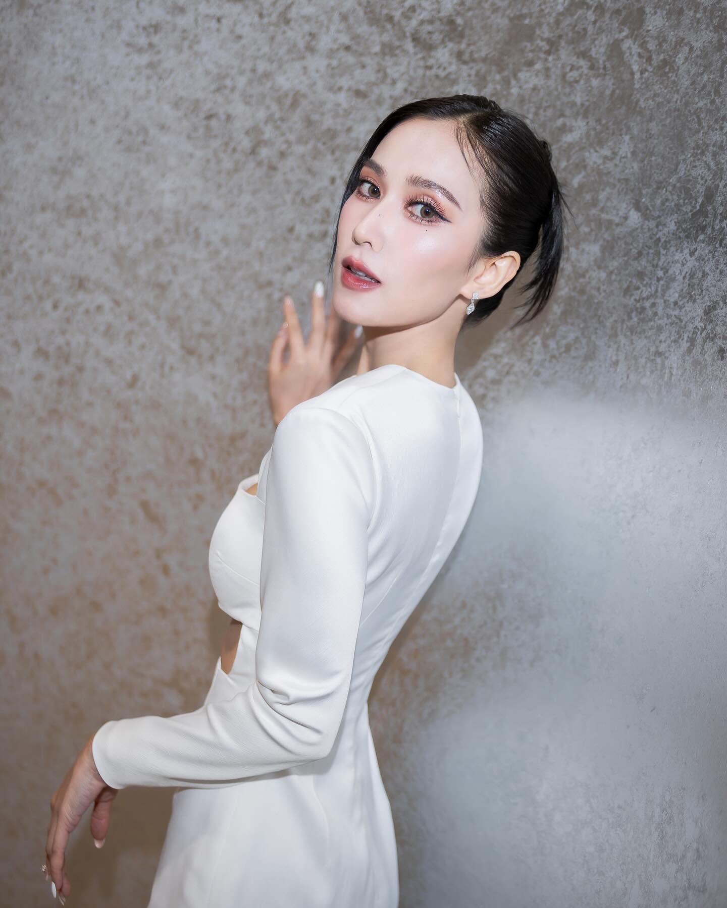เนสท์ - นิศาชล สิ่วไธสง