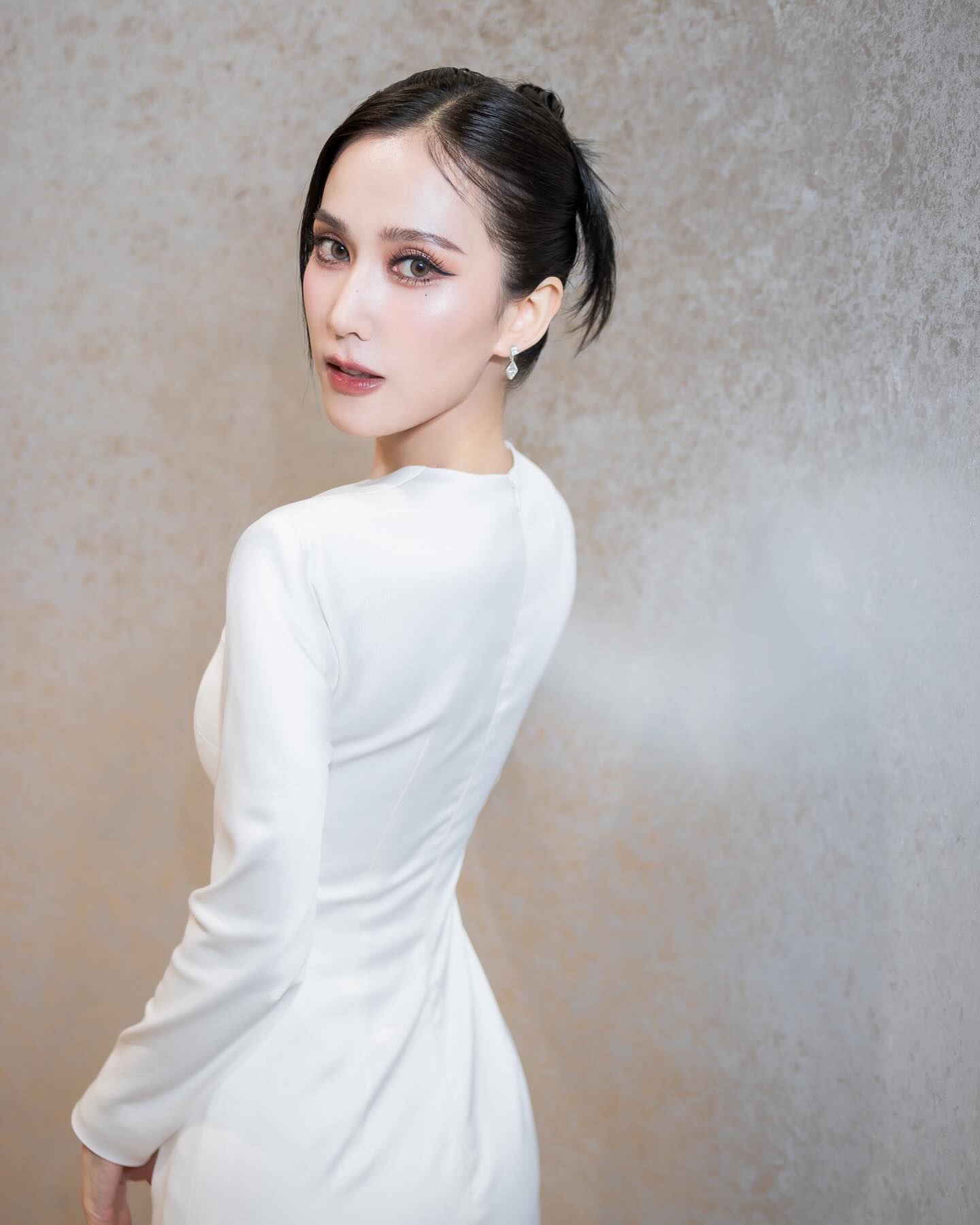 เนสท์ - นิศาชล สิ่วไธสง