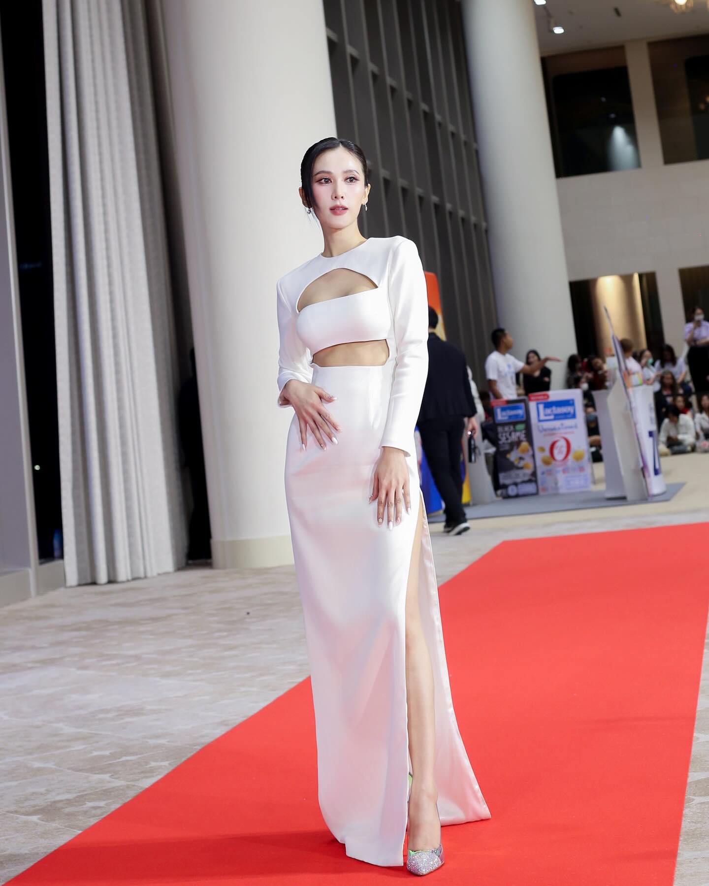 เนสท์ - นิศาชล สิ่วไธสง