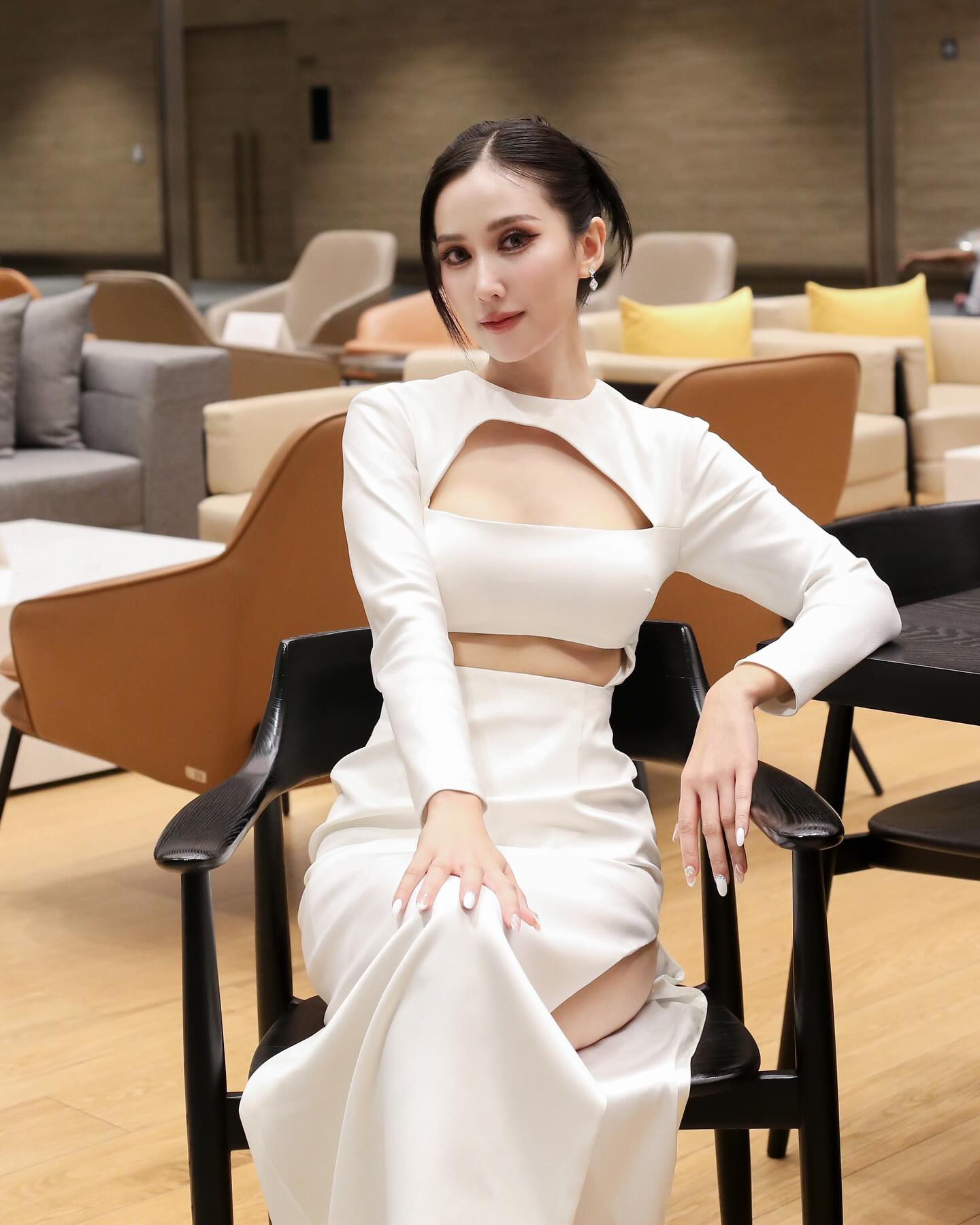 เนสท์ - นิศาชล สิ่วไธสง