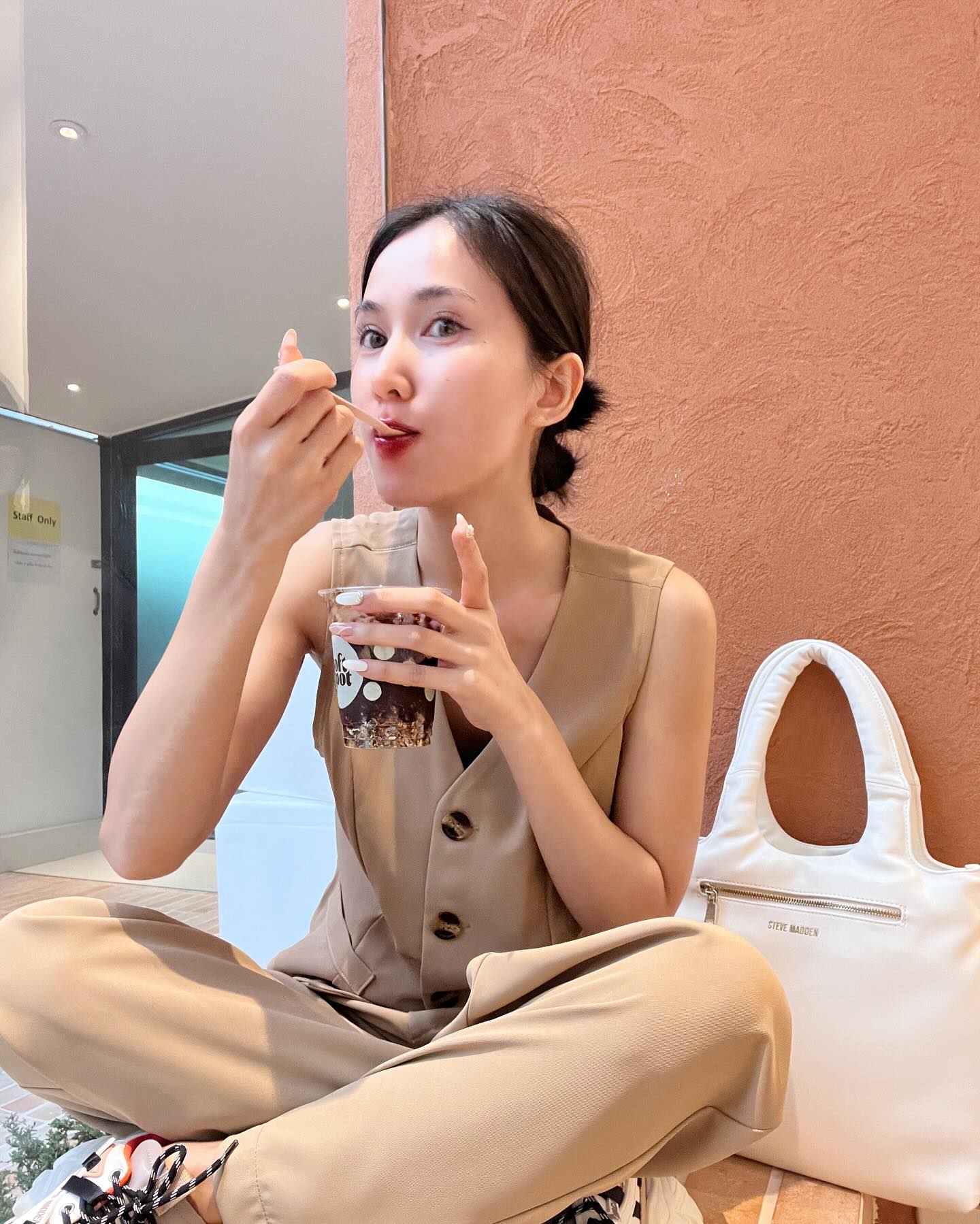 เนสท์ - นิศาชล สิ่วไธสง