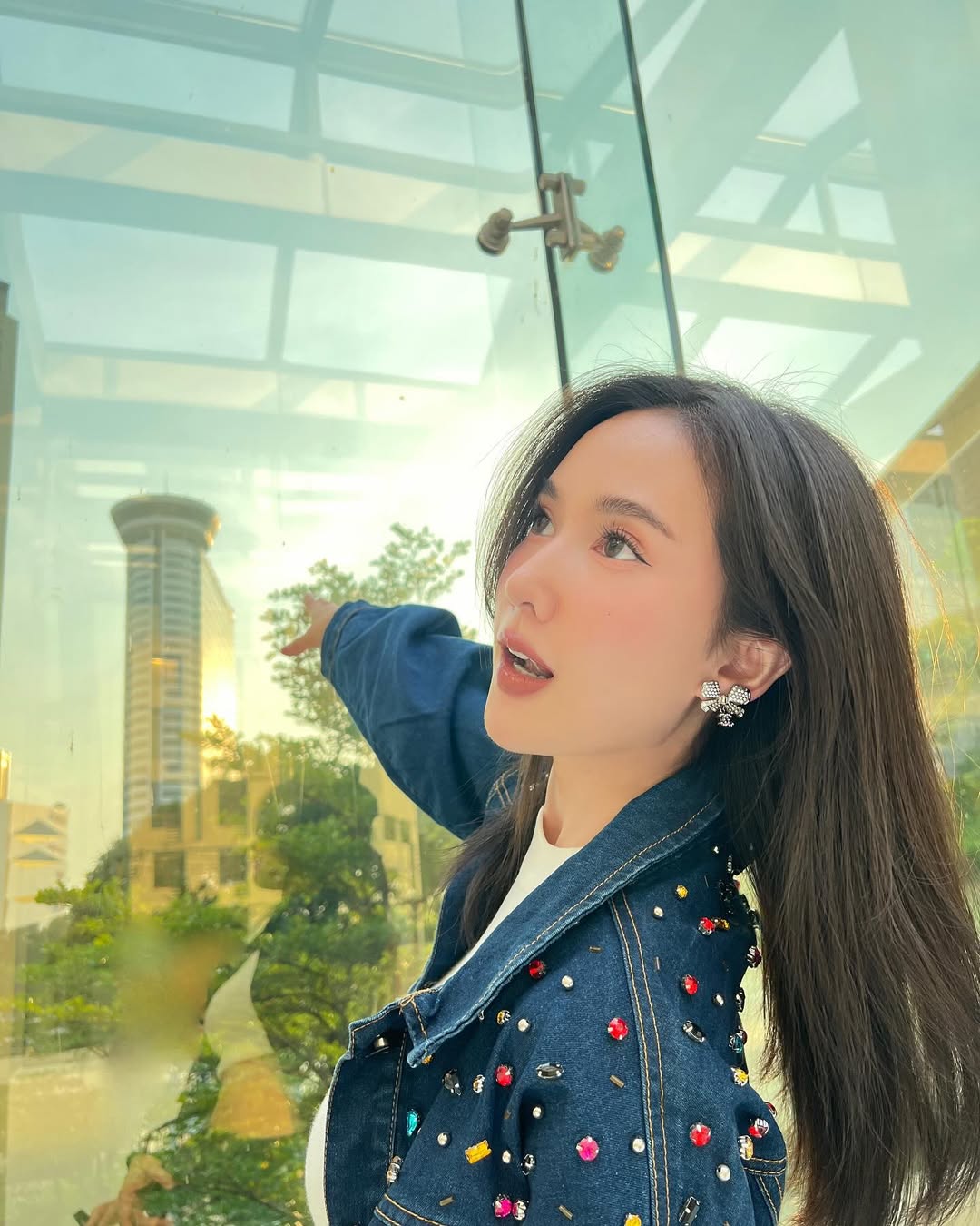 เนสท์ - นิศาชล สิ่วไธสง