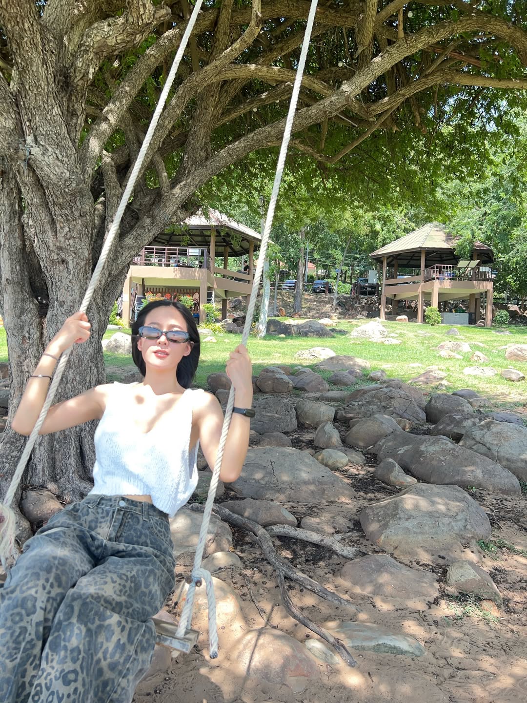 เนสท์ - นิศาชล สิ่วไธสง
