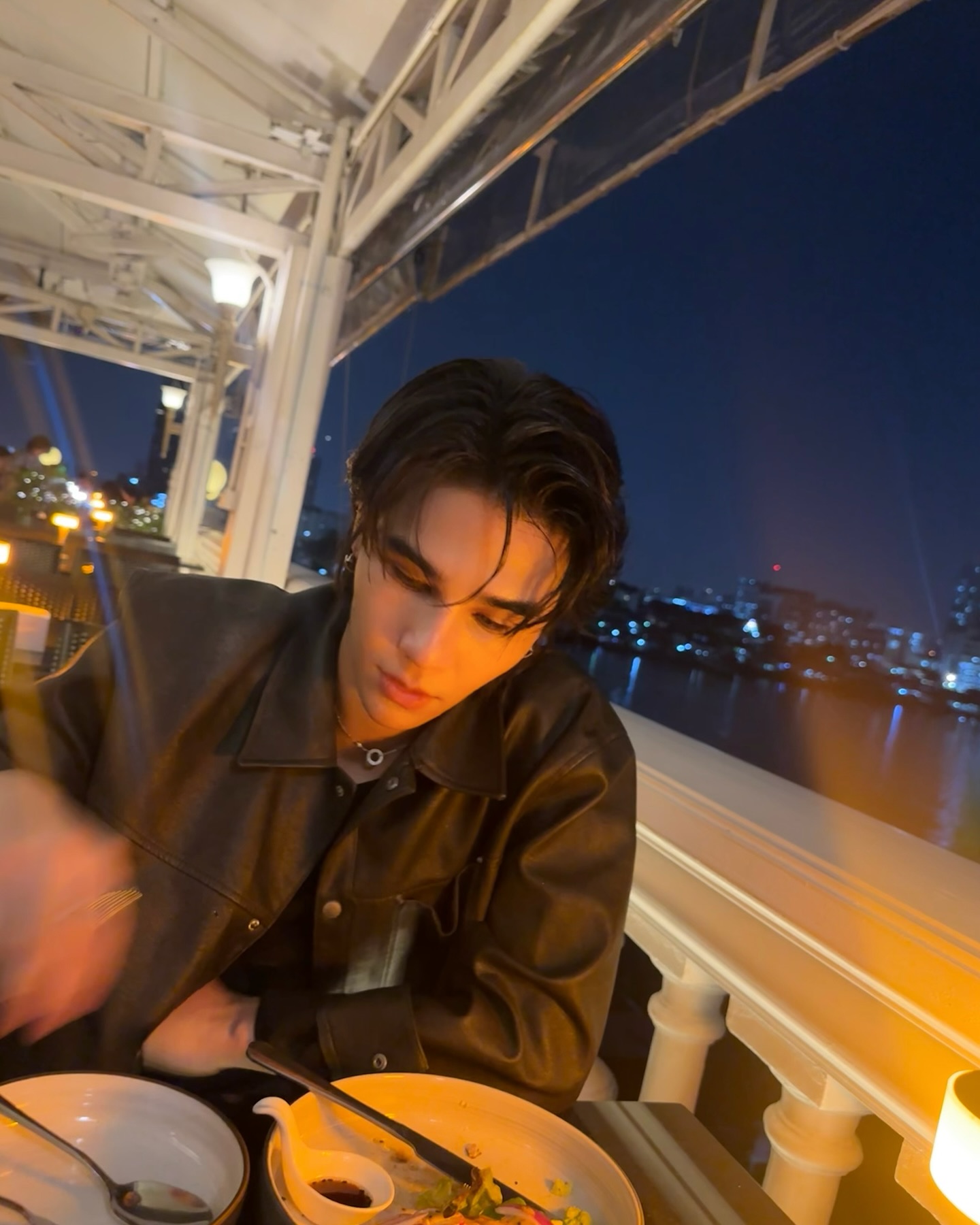 เจฟ - วรกมล ซาเตอร์