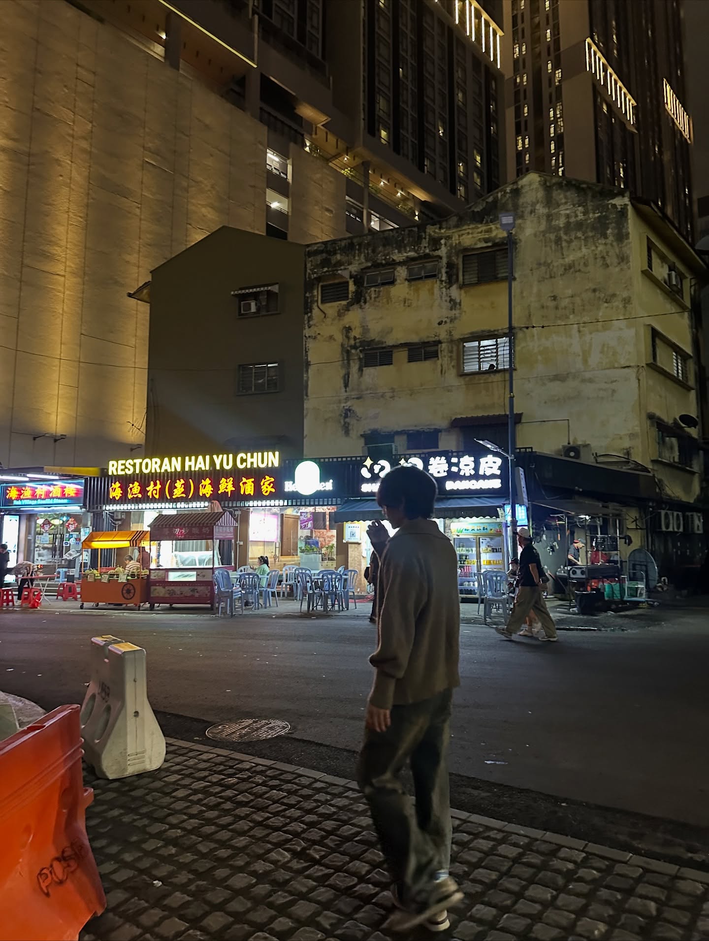 เจฟ - วรกมล ซาเตอร์