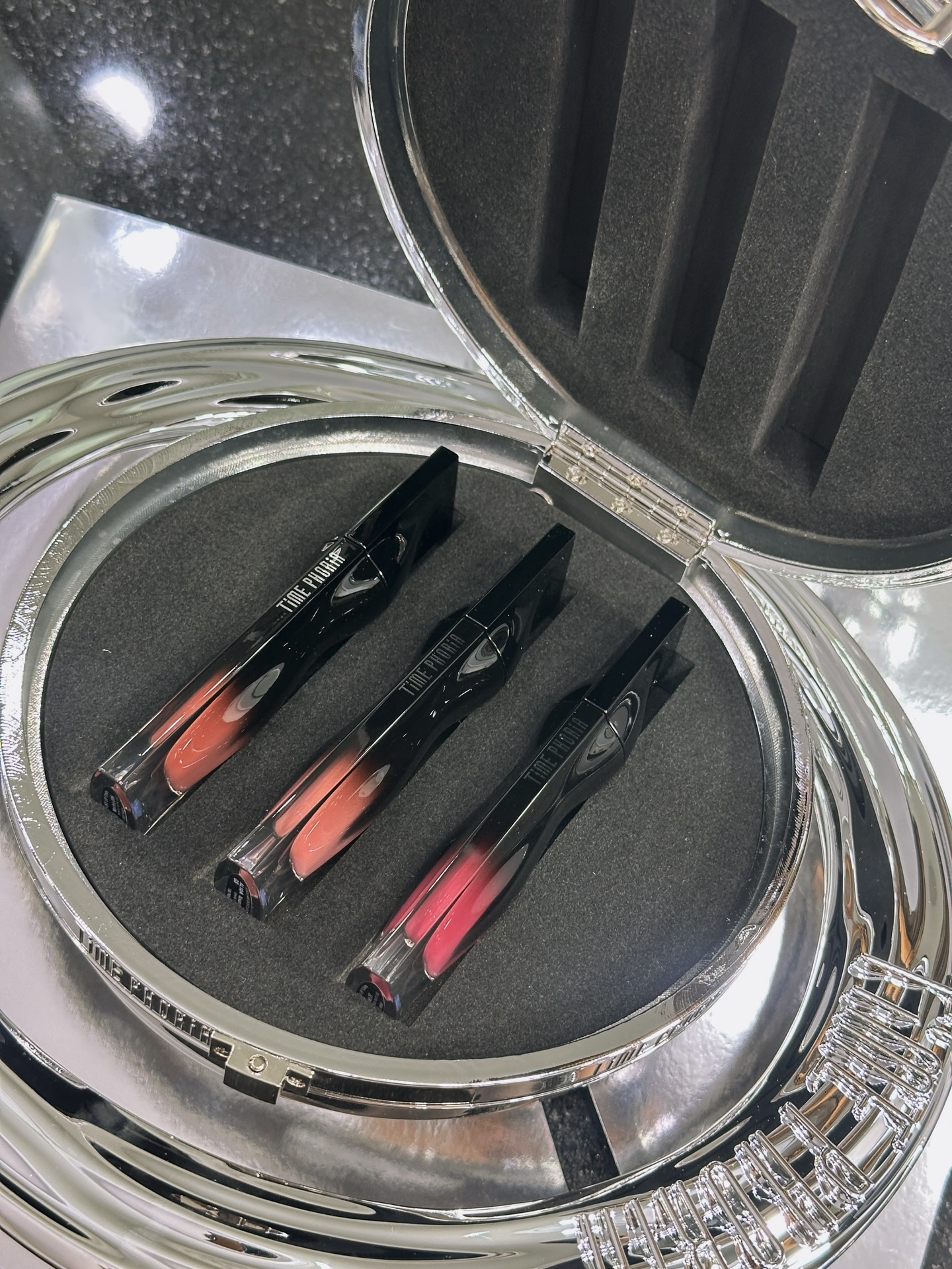 เจฟ - วรกมล ซาเตอร์