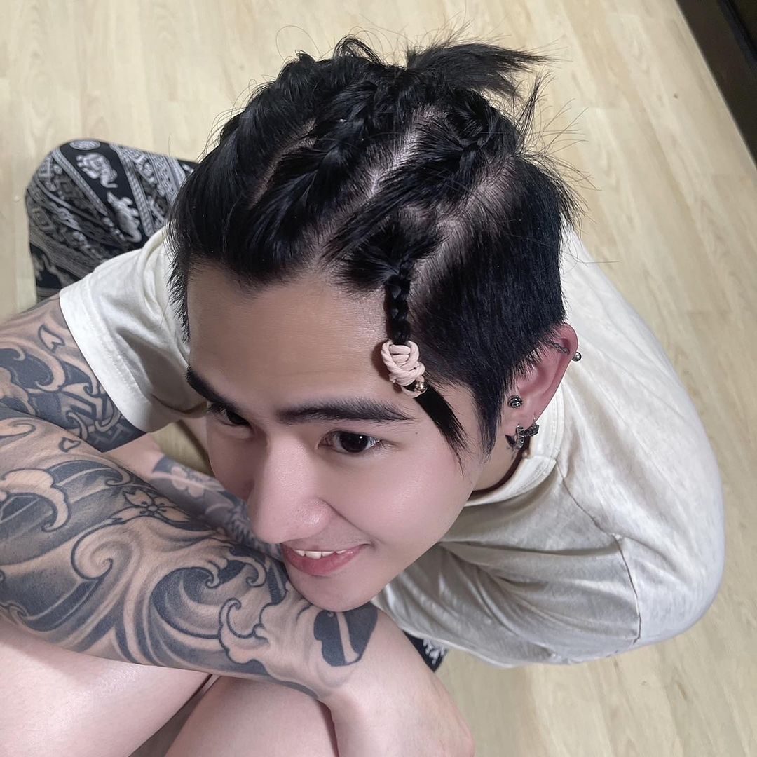 นิก - คุณาธิป ปิ่นประดับ