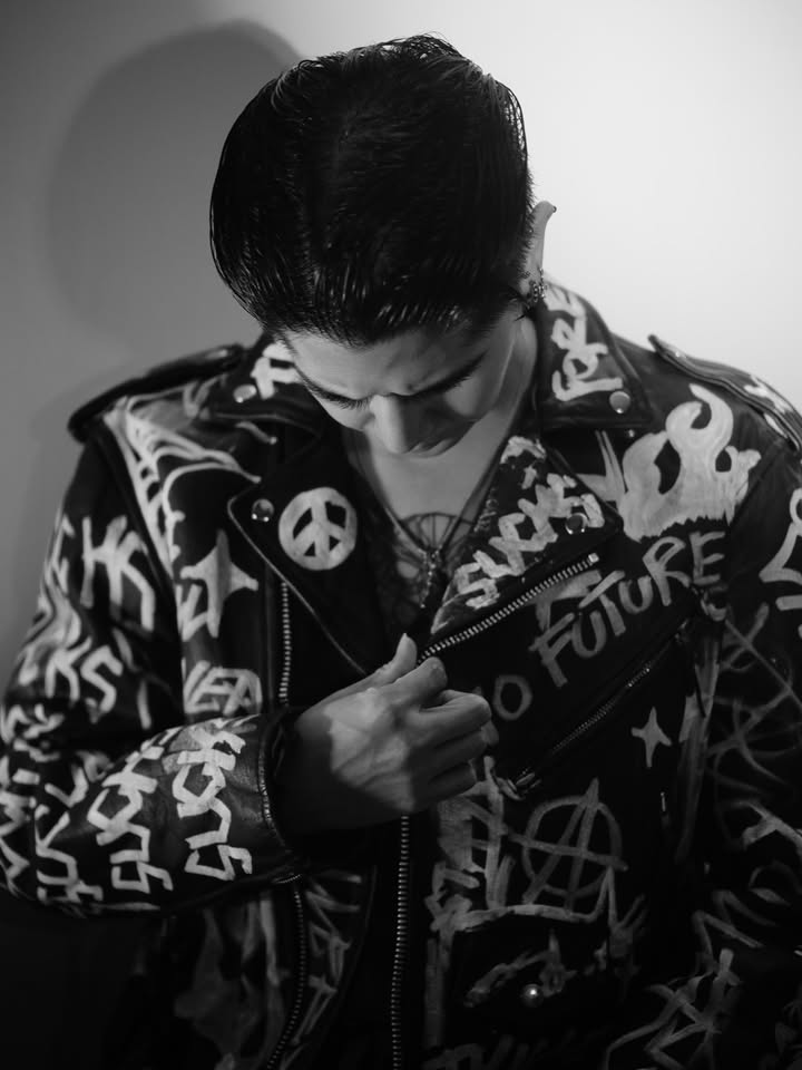 นิก - คุณาธิป ปิ่นประดับ