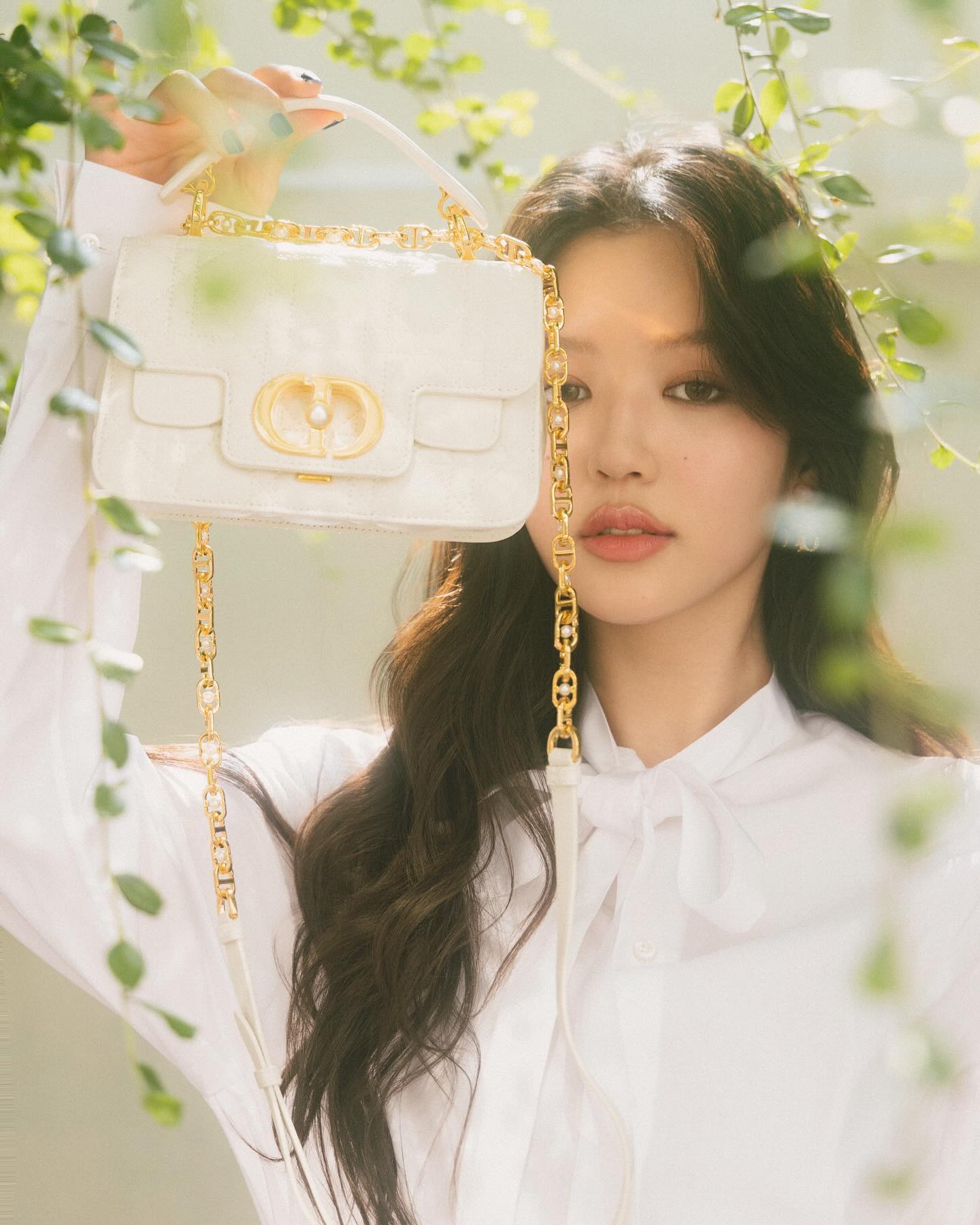 จูเน่ - เพลินพิชญา โกมลารชุน