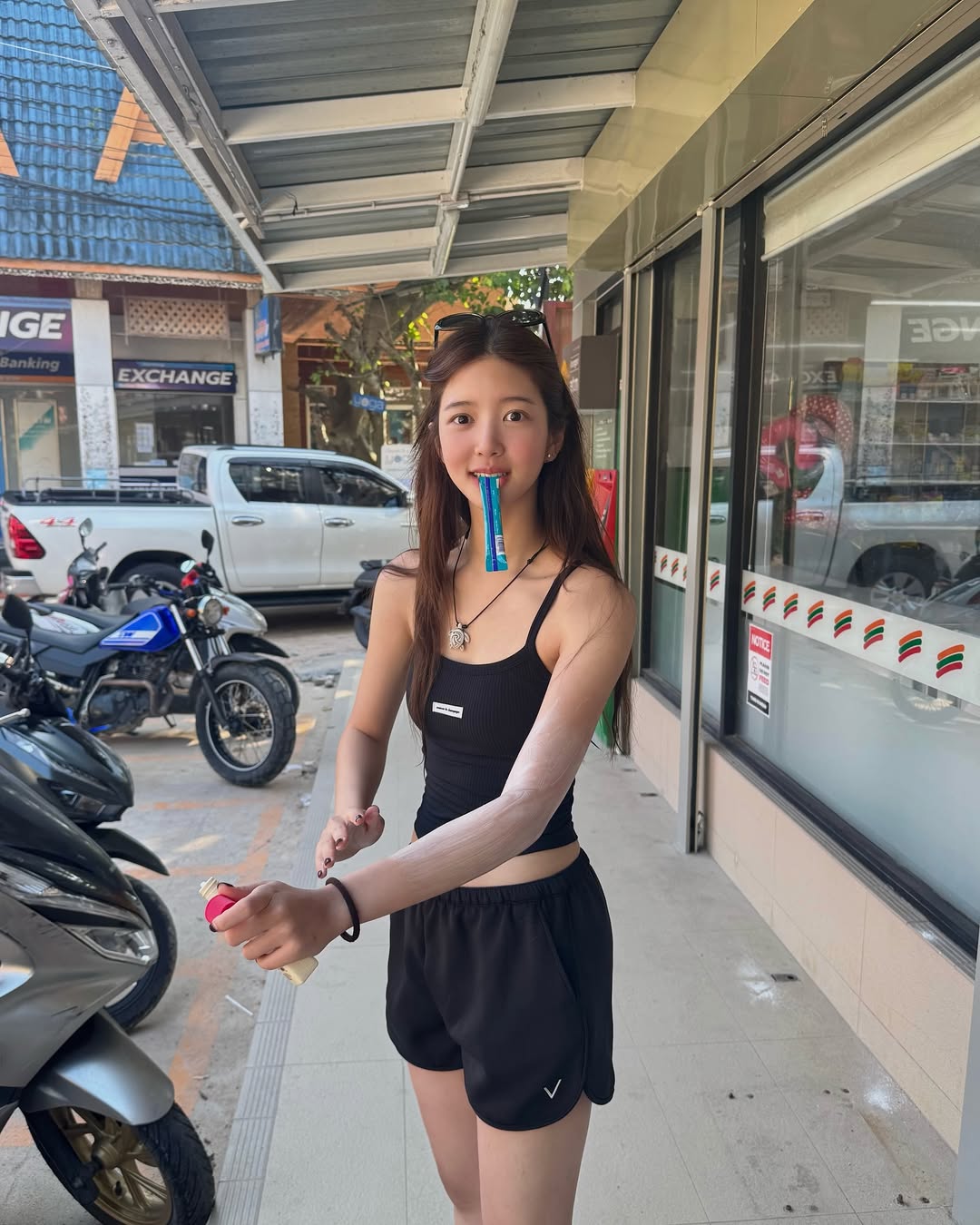 จูเน่ - เพลินพิชญา โกมลารชุน