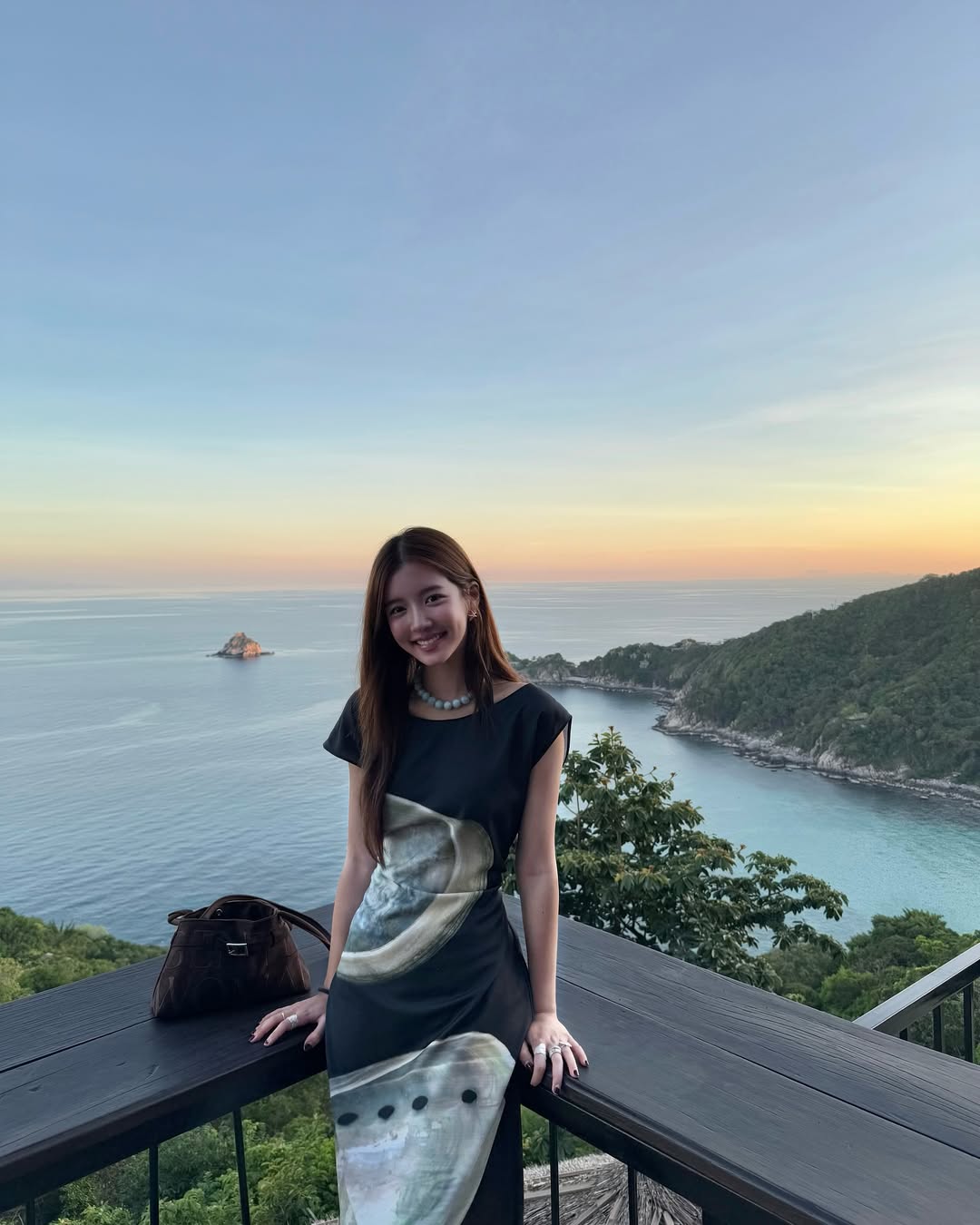 จูเน่ - เพลินพิชญา โกมลารชุน