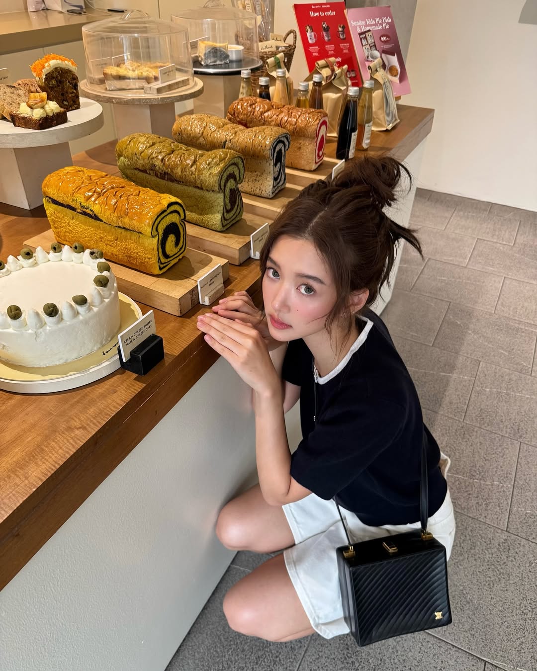 จูเน่ - เพลินพิชญา โกมลารชุน