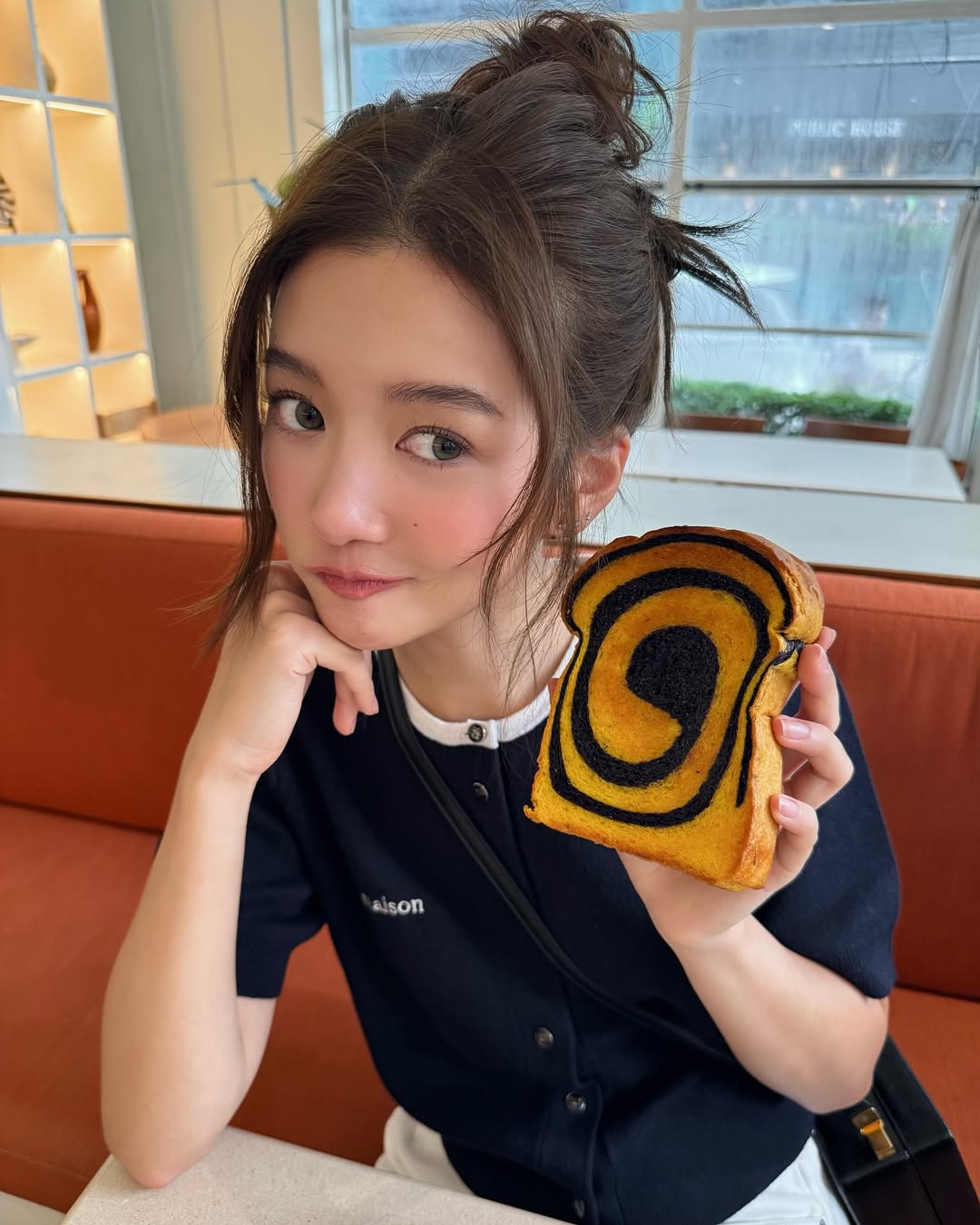 จูเน่ - เพลินพิชญา โกมลารชุน