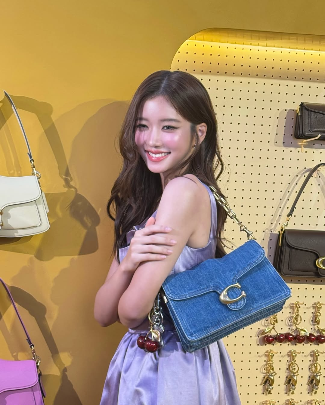 จูเน่ - เพลินพิชญา โกมลารชุน