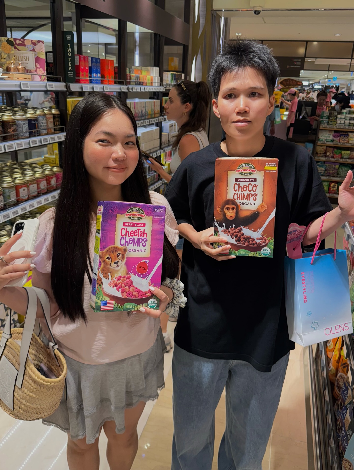 จูเน่ - เพลินพิชญา โกมลารชุน