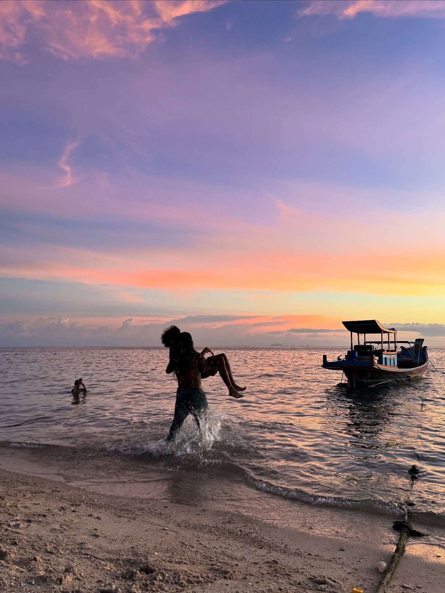 จูเน่ - เพลินพิชญา โกมลารชุน