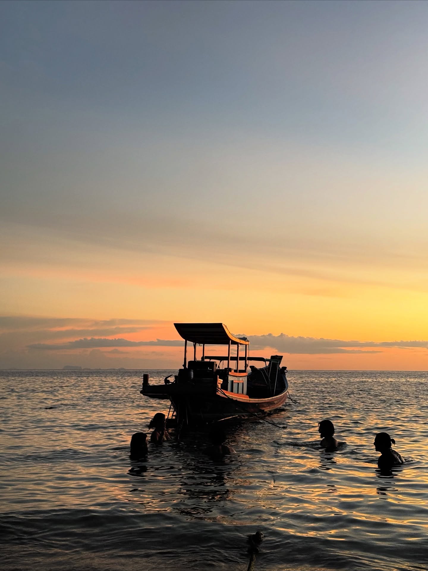 จูเน่ - เพลินพิชญา โกมลารชุน