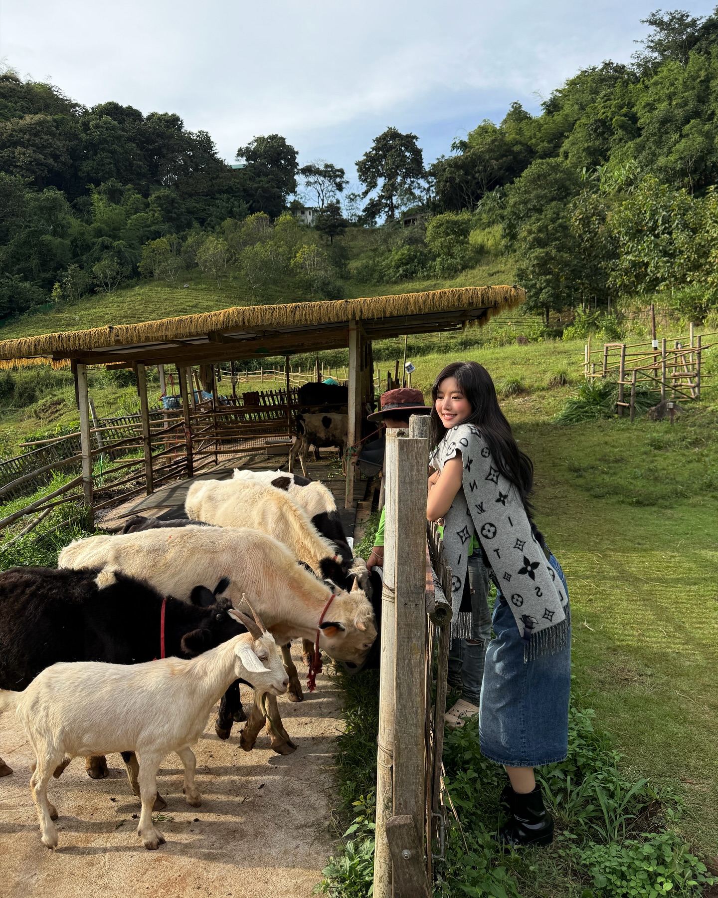 จูเน่ - เพลินพิชญา โกมลารชุน