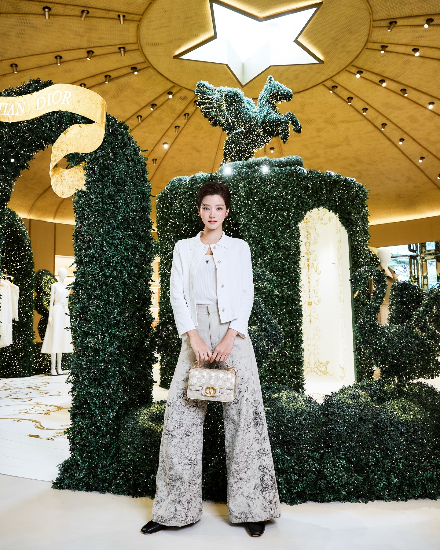 จูเน่ - เพลินพิชญา โกมลารชุน