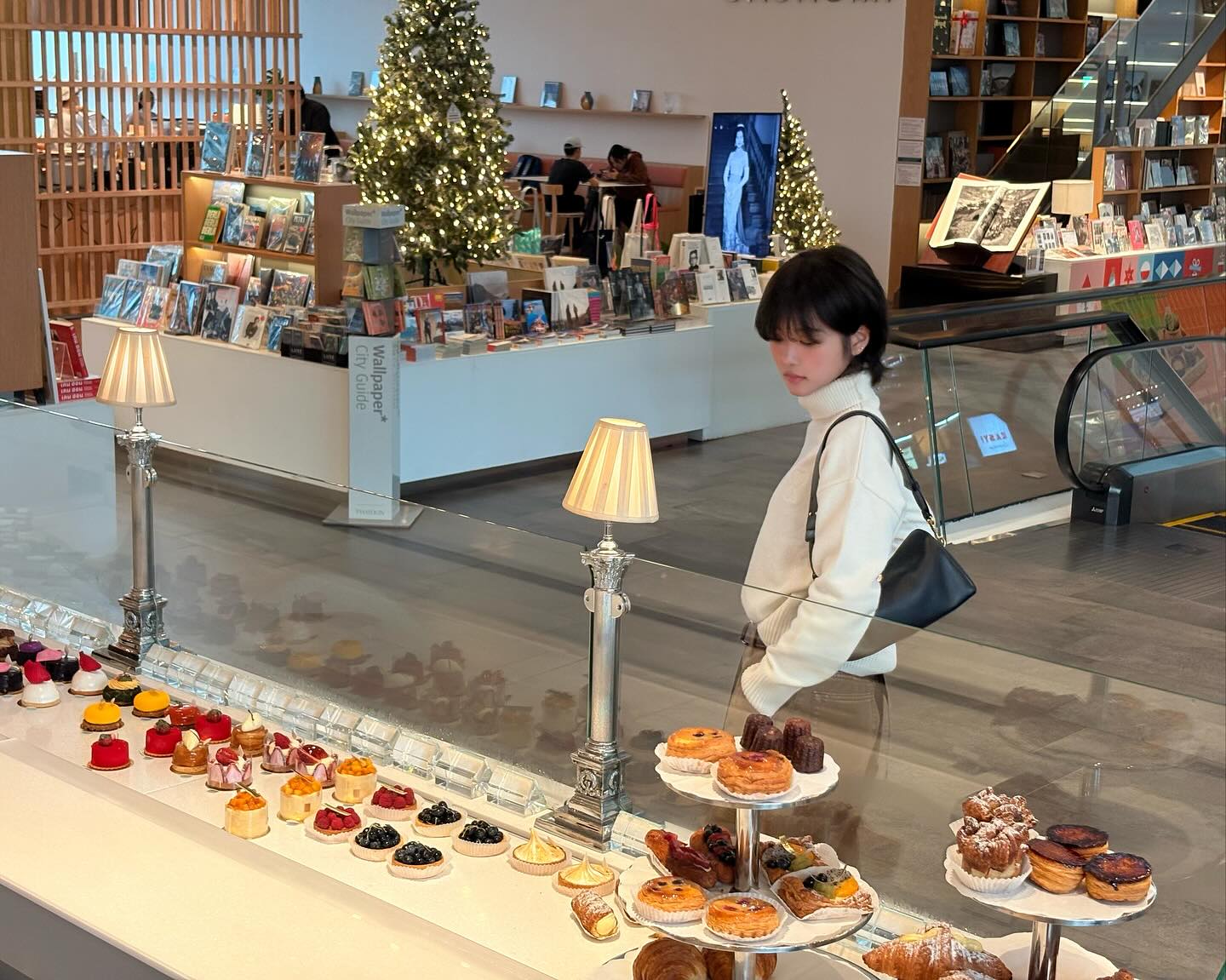 จูเน่ - เพลินพิชญา โกมลารชุน