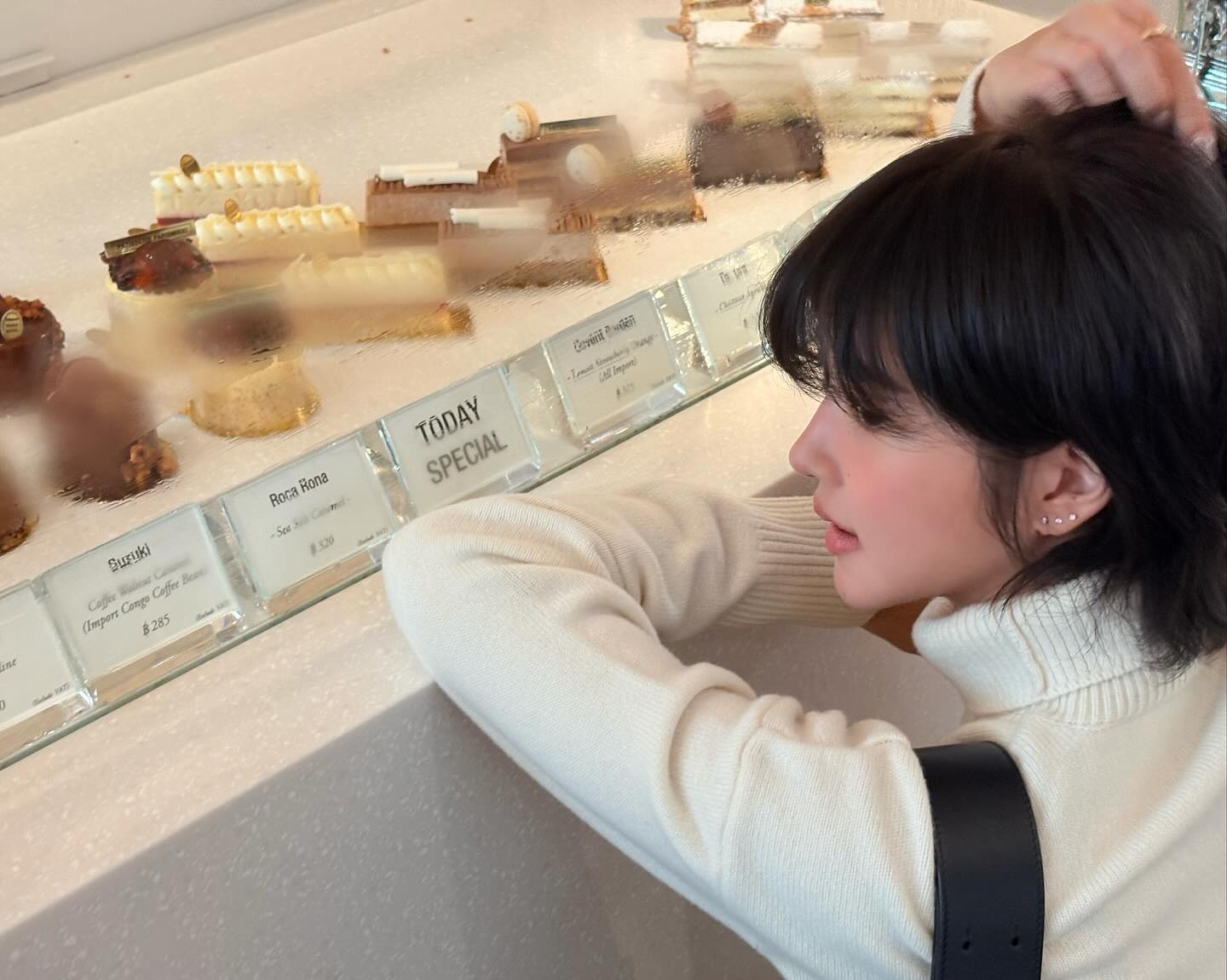 จูเน่ - เพลินพิชญา โกมลารชุน