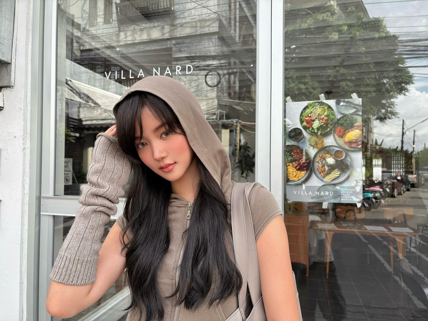 จูเน่ - เพลินพิชญา โกมลารชุน