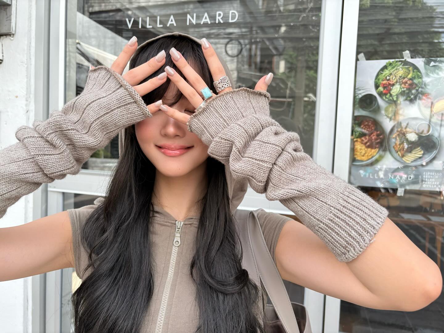 จูเน่ - เพลินพิชญา โกมลารชุน