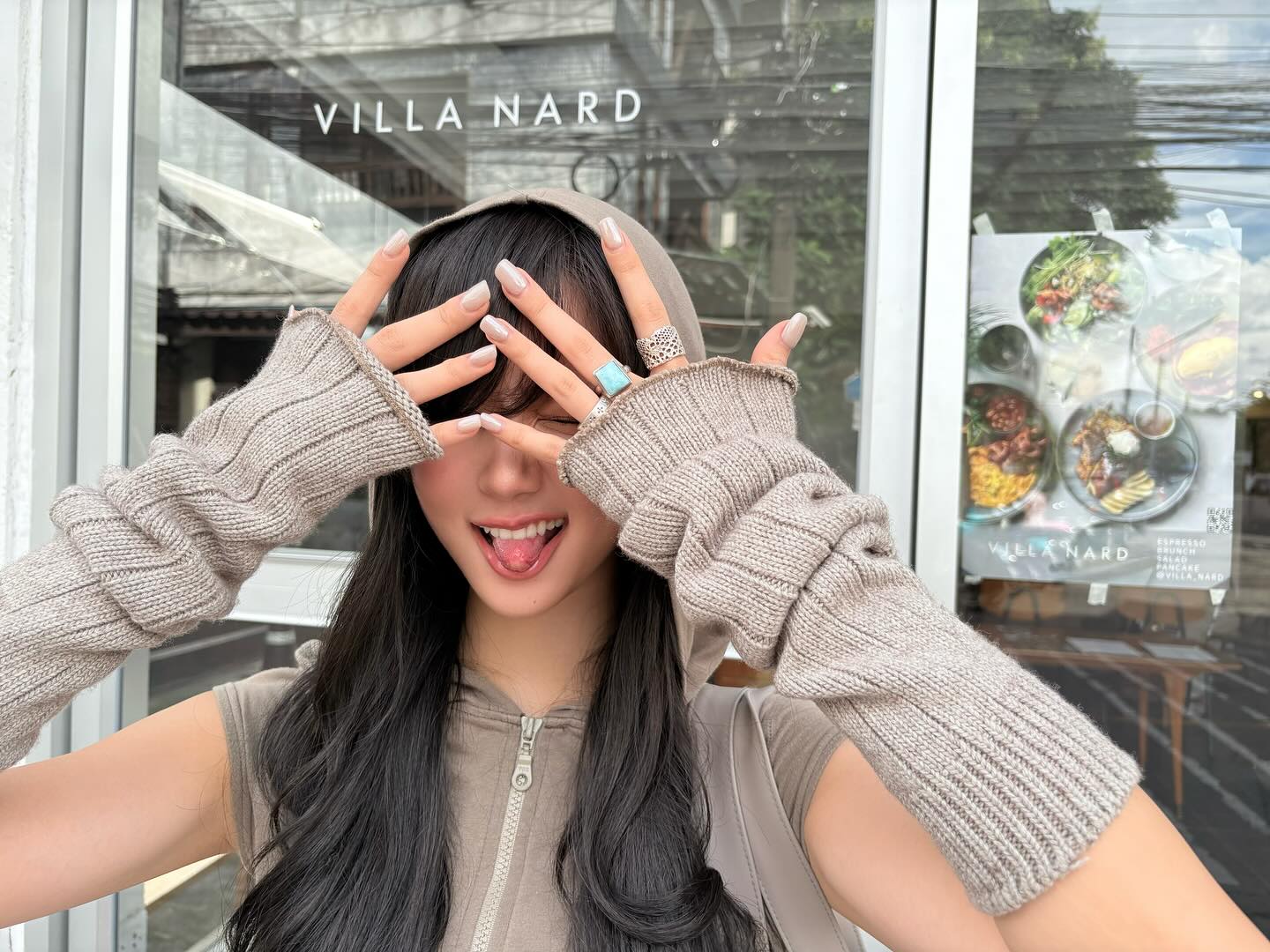 จูเน่ - เพลินพิชญา โกมลารชุน