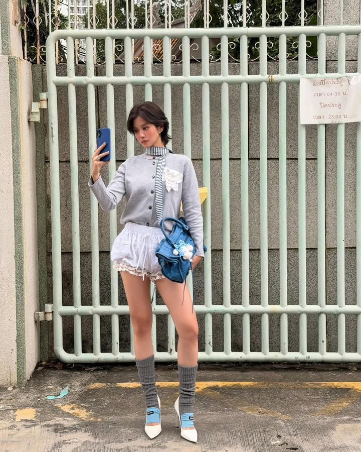 จูเน่ - เพลินพิชญา โกมลารชุน