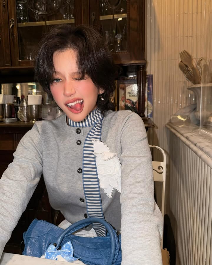 จูเน่ - เพลินพิชญา โกมลารชุน