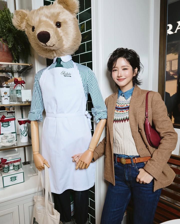 จูเน่ - เพลินพิชญา โกมลารชุน