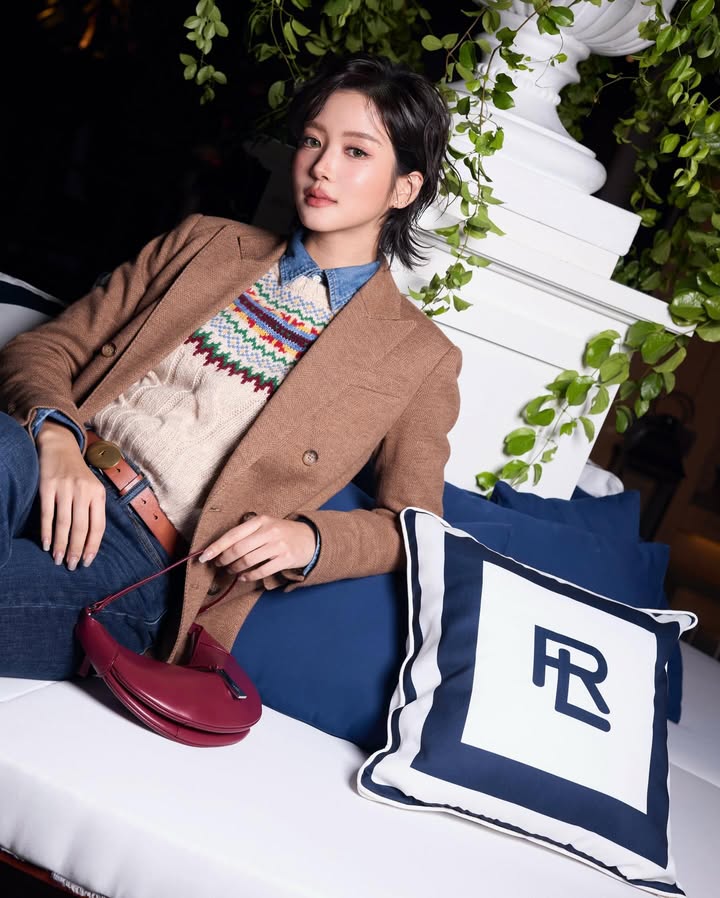 จูเน่ - เพลินพิชญา โกมลารชุน