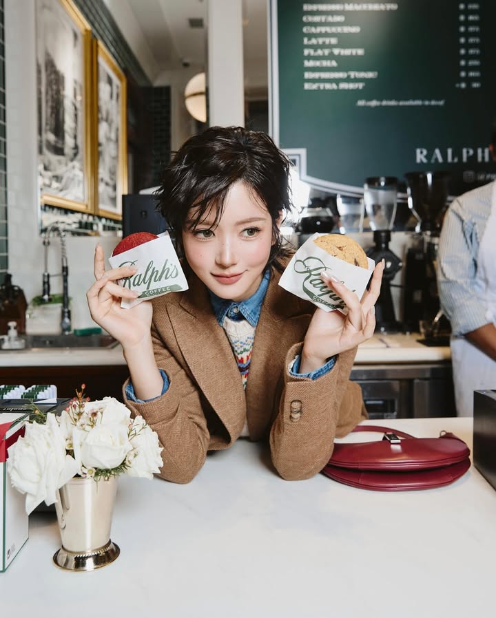 จูเน่ - เพลินพิชญา โกมลารชุน