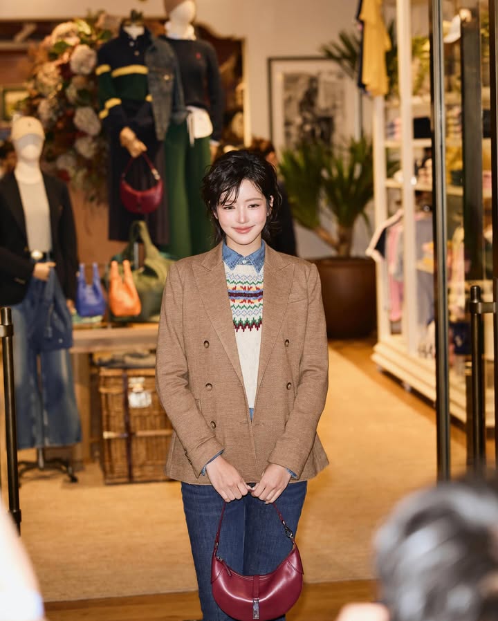 จูเน่ - เพลินพิชญา โกมลารชุน