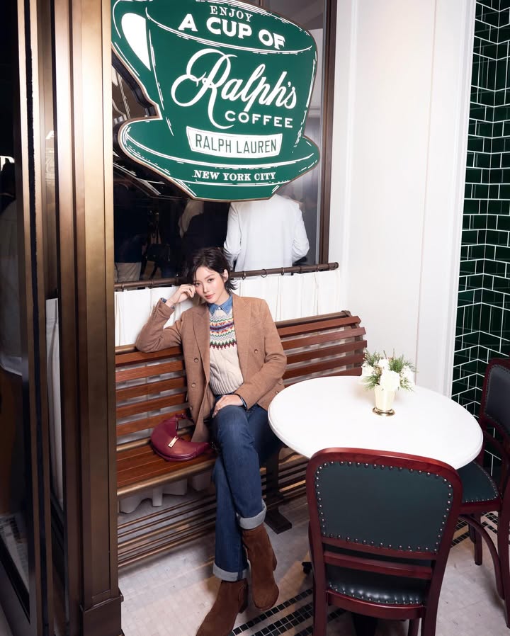 จูเน่ - เพลินพิชญา โกมลารชุน