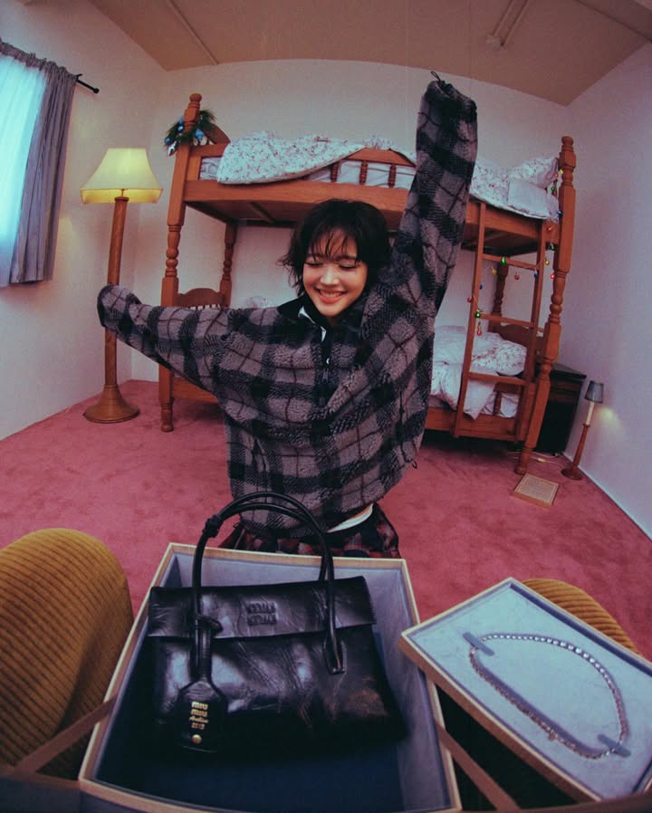 จูเน่ - เพลินพิชญา โกมลารชุน