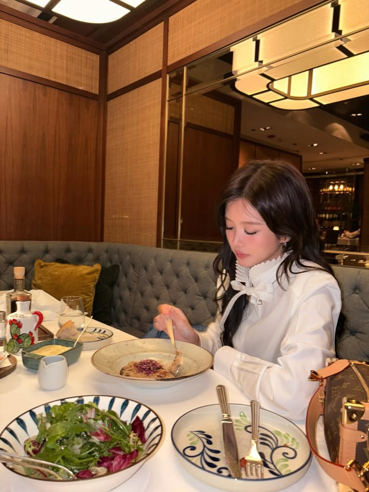 จูเน่ - เพลินพิชญา โกมลารชุน