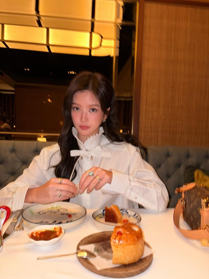 จูเน่ - เพลินพิชญา โกมลารชุน