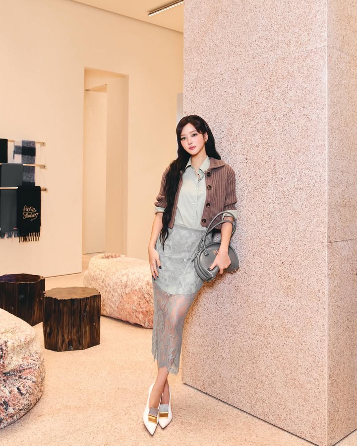 จูเน่ - เพลินพิชญา โกมลารชุน