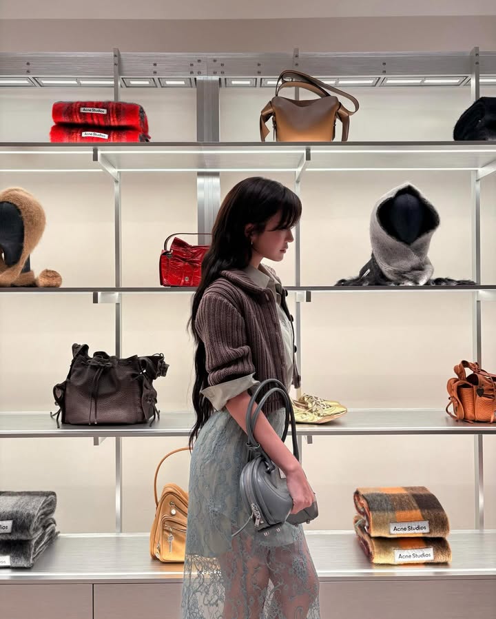 จูเน่ - เพลินพิชญา โกมลารชุน