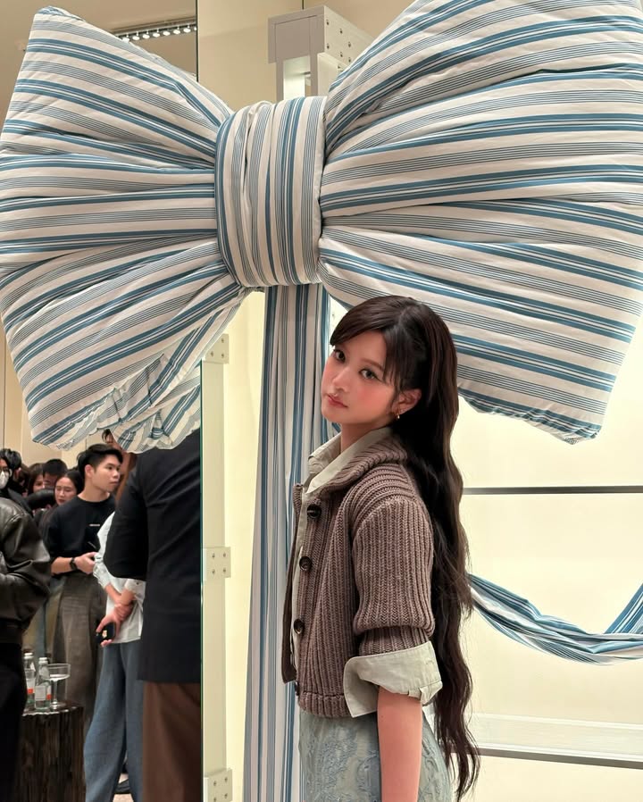 จูเน่ - เพลินพิชญา โกมลารชุน