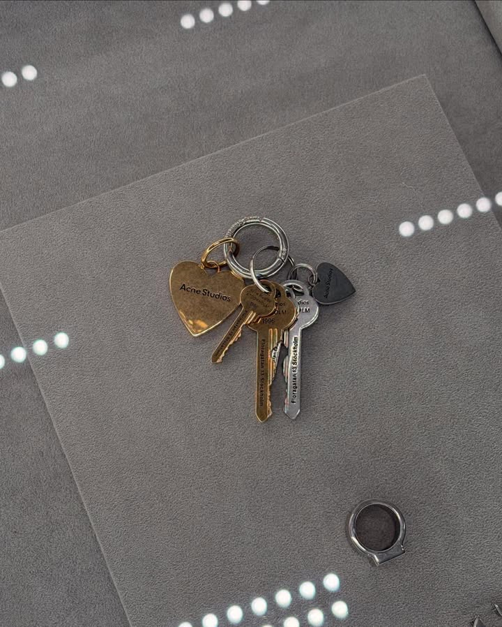 จูเน่ - เพลินพิชญา โกมลารชุน